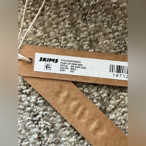 SKIMS Fits Everybody Push Up Demi Bra Mica 42C NWT - Picture 5 of 5